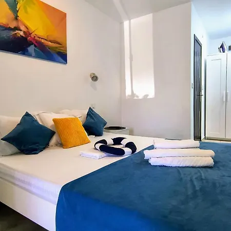 Stile Capri Cu Terasa Alfa ساتورْنْ